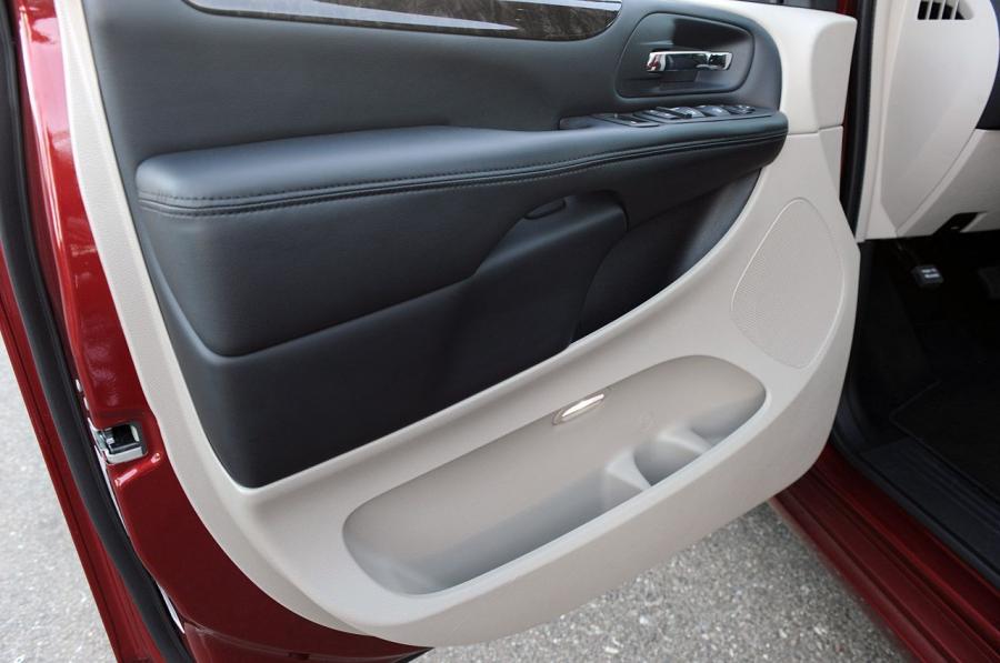  Dodge Grand Caravan 2011 года  (фото 18 из 83)